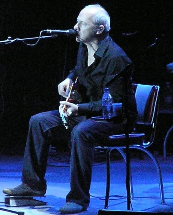 Mark Knopfler and his guitar