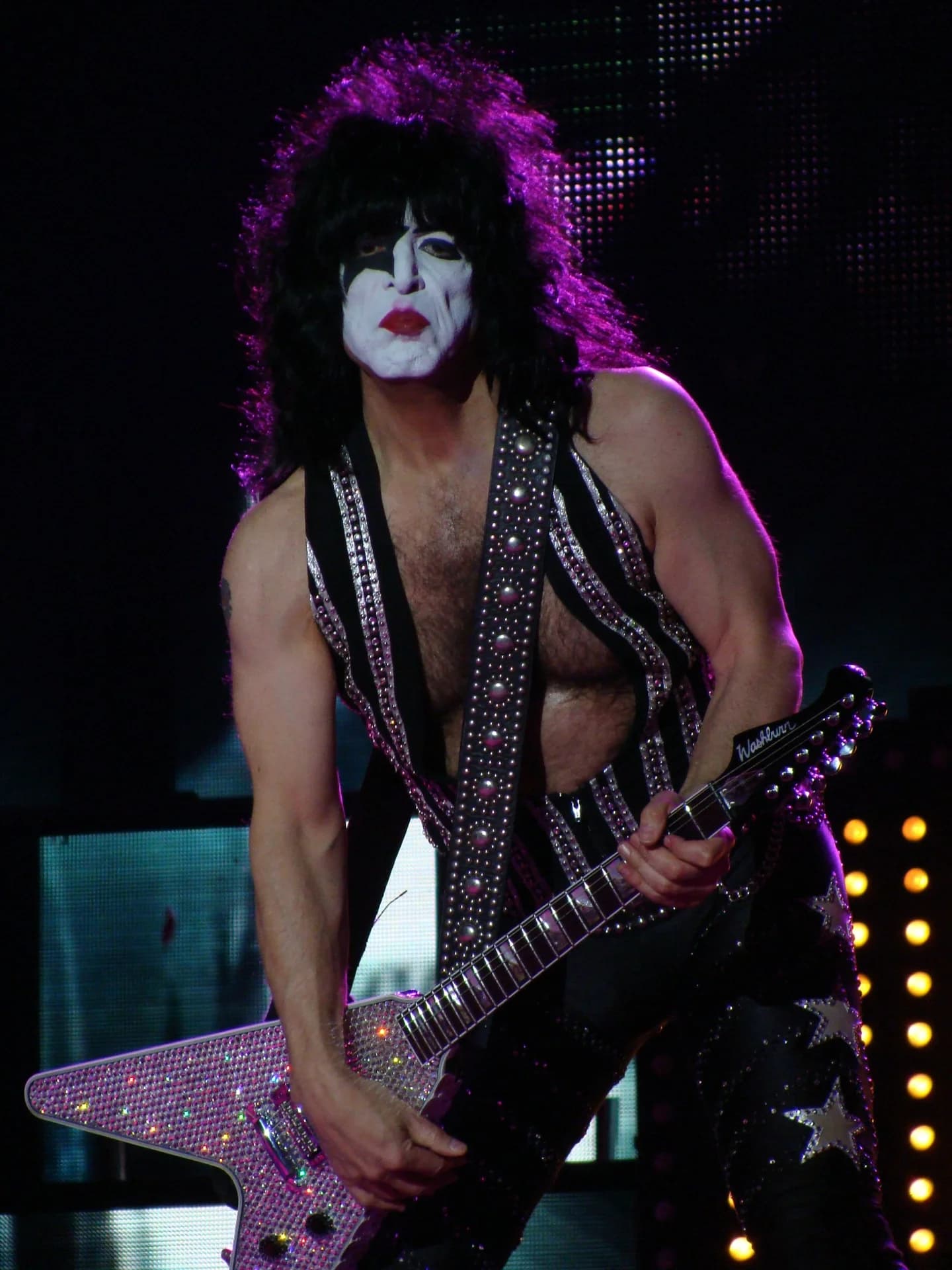 Paul Stanley tocando guitarra no Azkena Rock Festival 2010