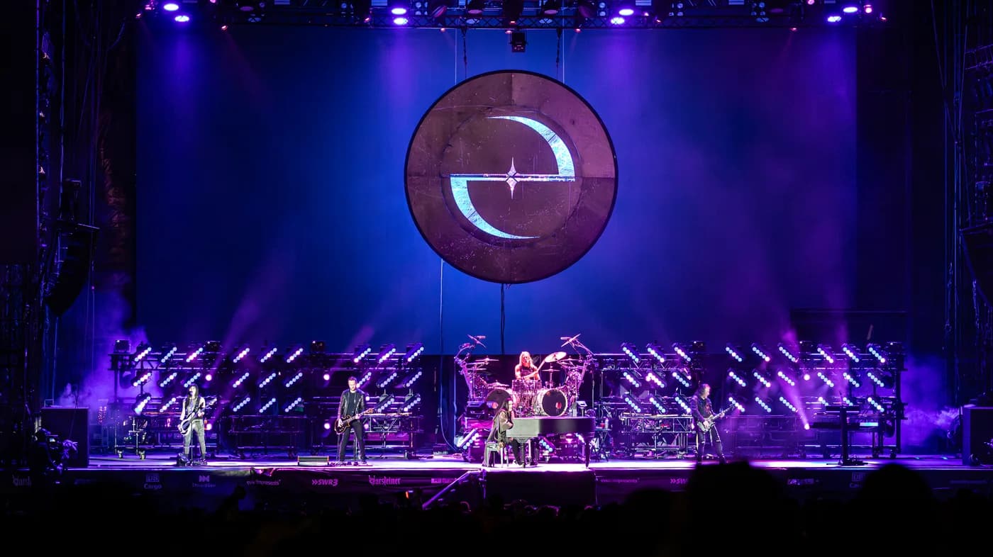 Evanescence ao vivo em contexto histórico de palco