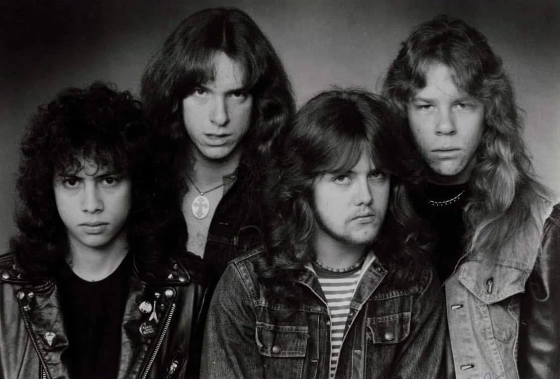 Formação clássica do Metallica em foto promocional de 1983
