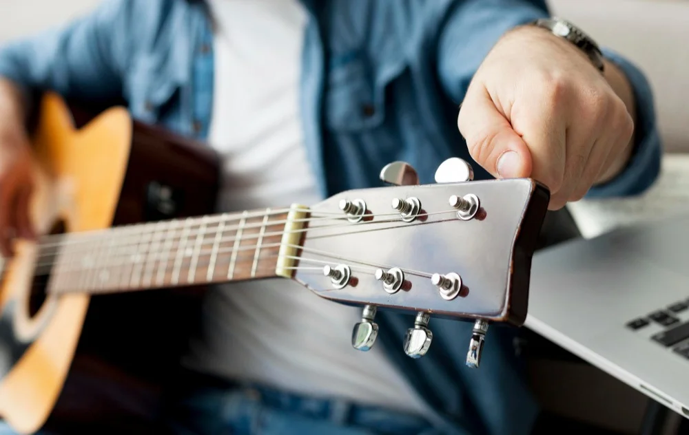 How to Tune Your Guitar: Methods and Essential Tips