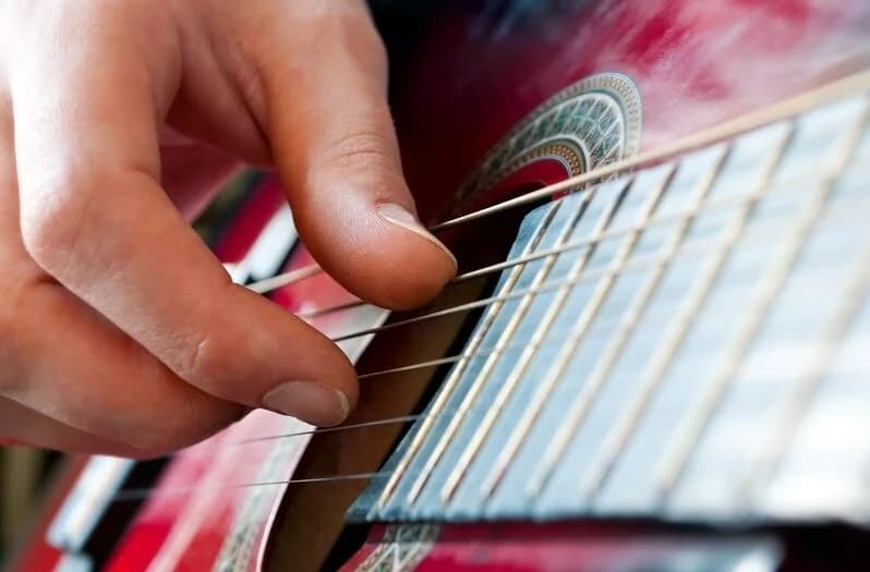 Fingerpicking for Beginners: Learn Your First Pattern Step by Step