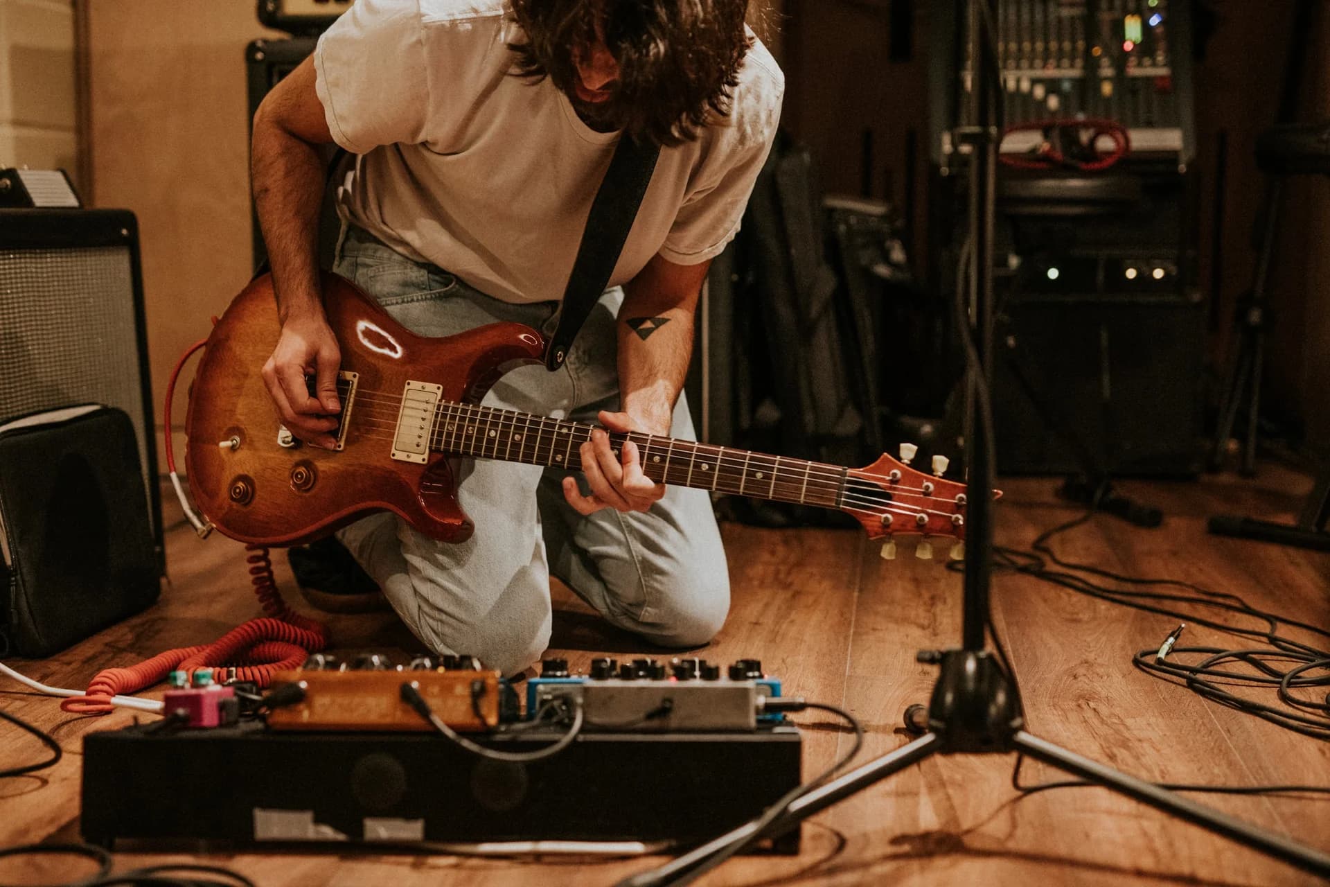 Power Chords for Beginners: How to Play the Basic Sound of Rock